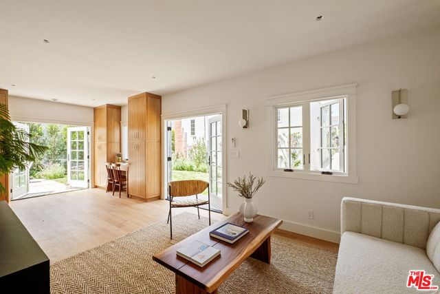 $2,090,000 | 1068 Queen Anne Place, Los Angeles, CA 90019