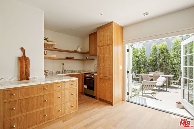 $2,090,000 | 1068 Queen Anne Place, Los Angeles, CA 90019