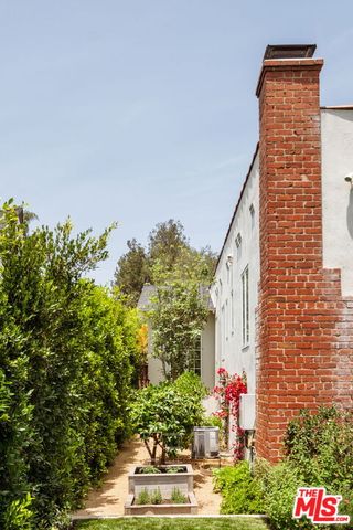 $2,090,000 | 1068 Queen Anne Place, Los Angeles, CA 90019