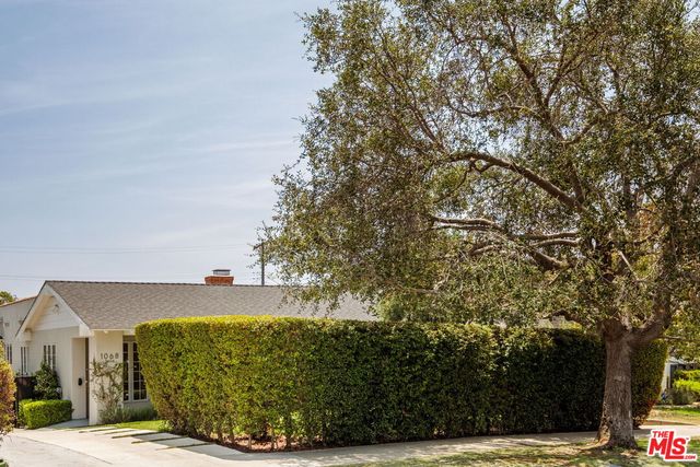 $2,090,000 | 1068 Queen Anne Place, Los Angeles, CA 90019