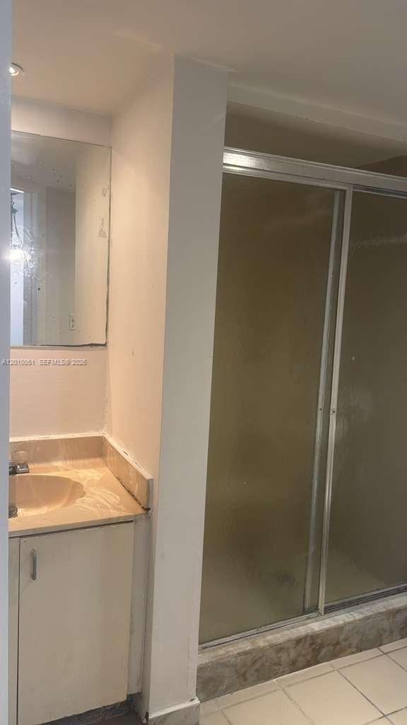 7910 North Colony Circle, Unit 101 Tamarac, FL 33321 - Photo 11 of 17 a bathroom with a bathtub