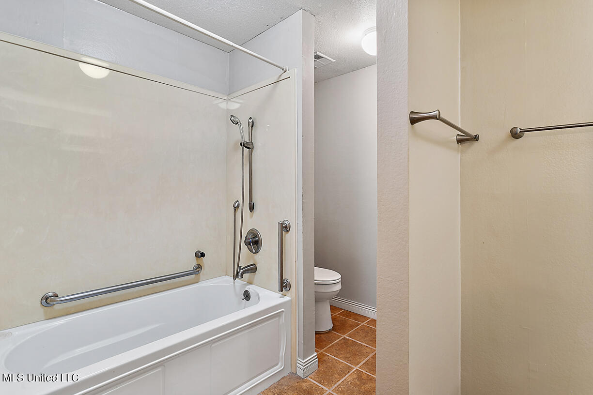 5125 Old Canton Road, Unit 214 Jackson, MS 39211 - Photo 29 of 36 214 the glen final-29