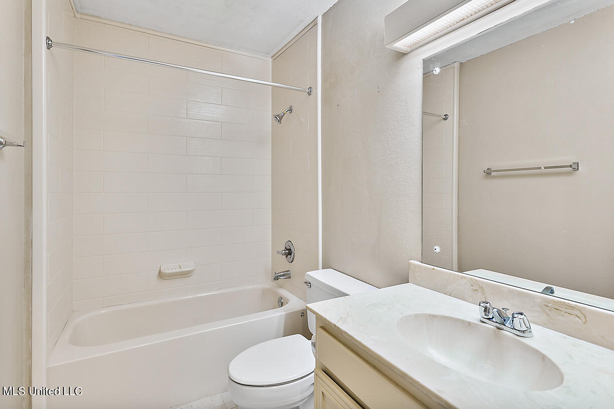 5125 Old Canton Road, Unit 214 Jackson, MS 39211 - Photo 31 of 36 214 the glen final-31