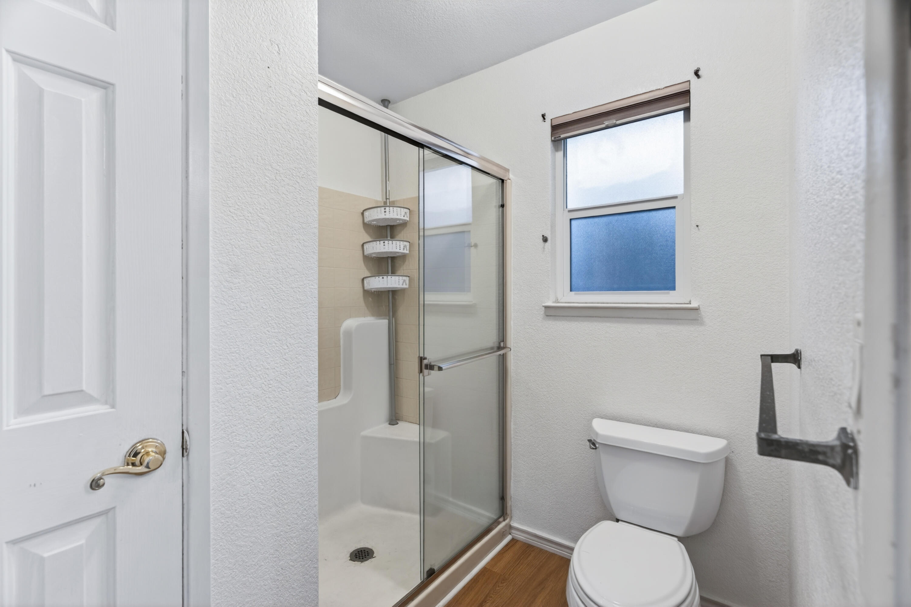 200 Ridgetop Drive, Unit 22 Redding, CA 96003 - Photo 19 of 29 Primary Bathroom