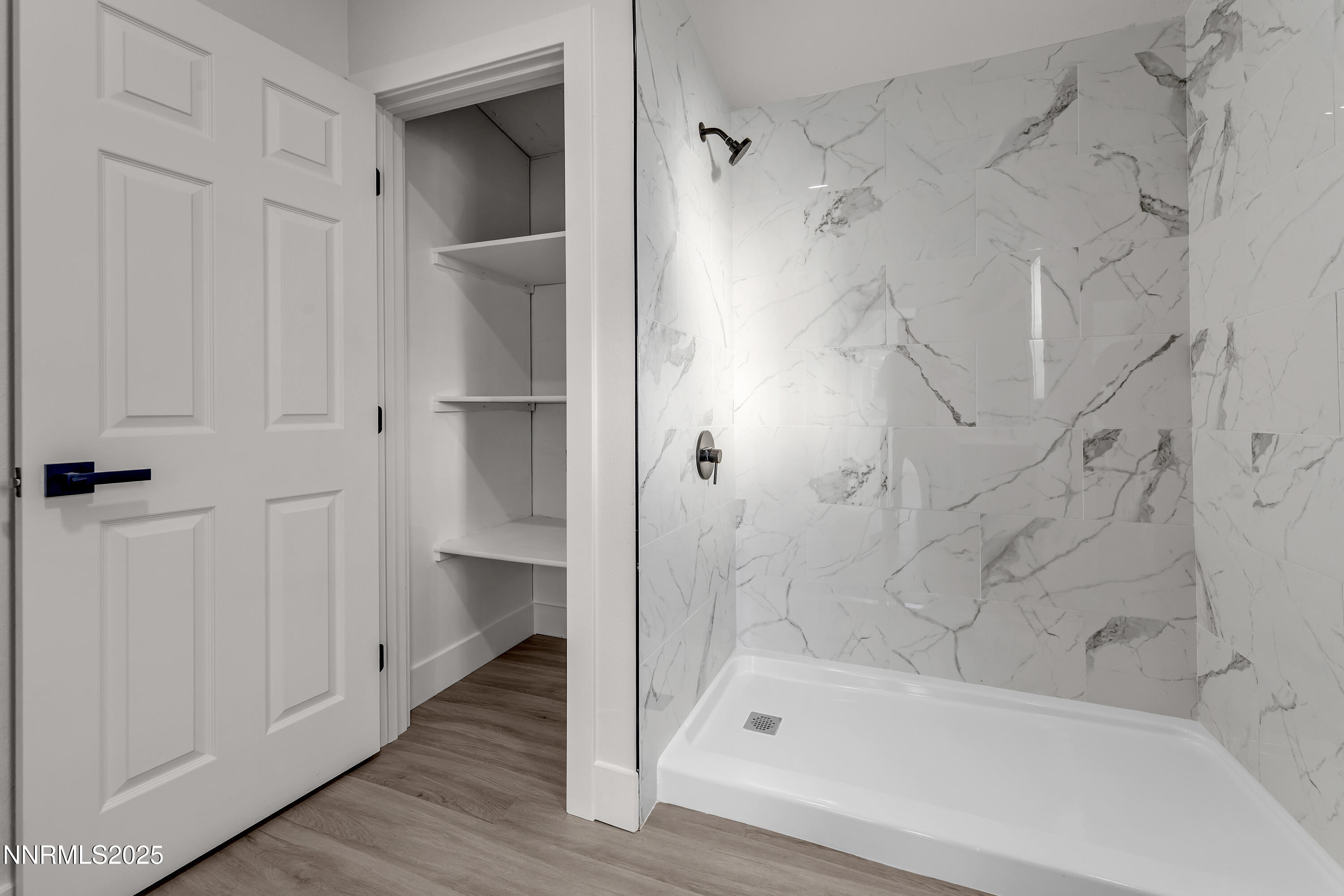 320 Ramsey Way Reno, NV 89506 - Photo 21 of 40 a bathroom with a bathtub