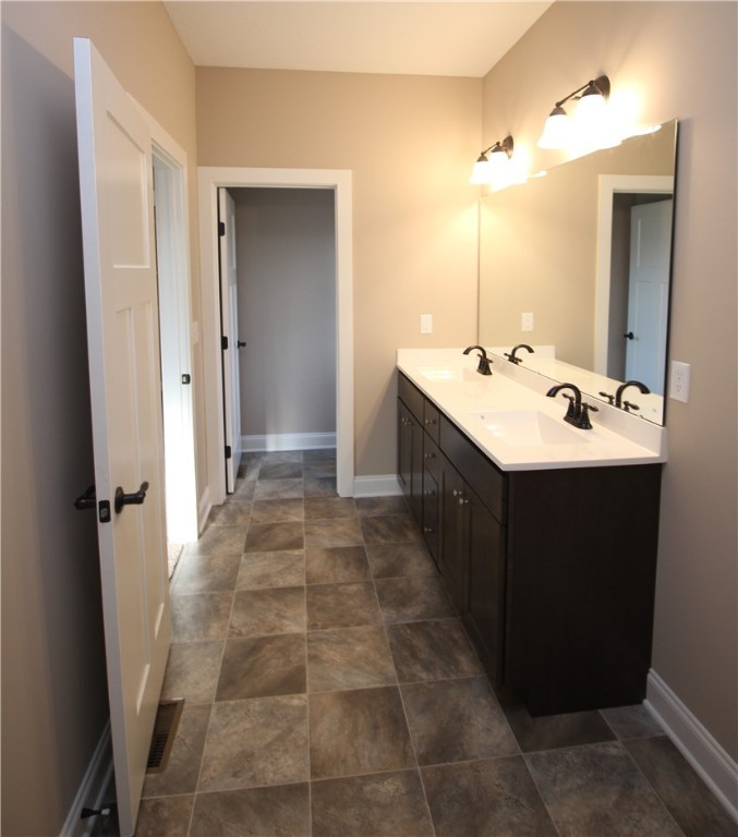 859 Tokeena Road Seneca, SC 29678 - Photo 6 of 20 Gallery Image 6