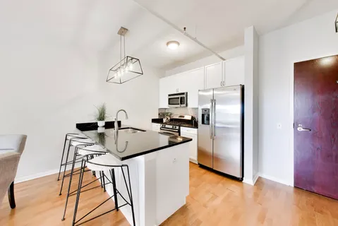 $499,500 | 437 West Division Street, Unit 303, Chicago, IL 60610