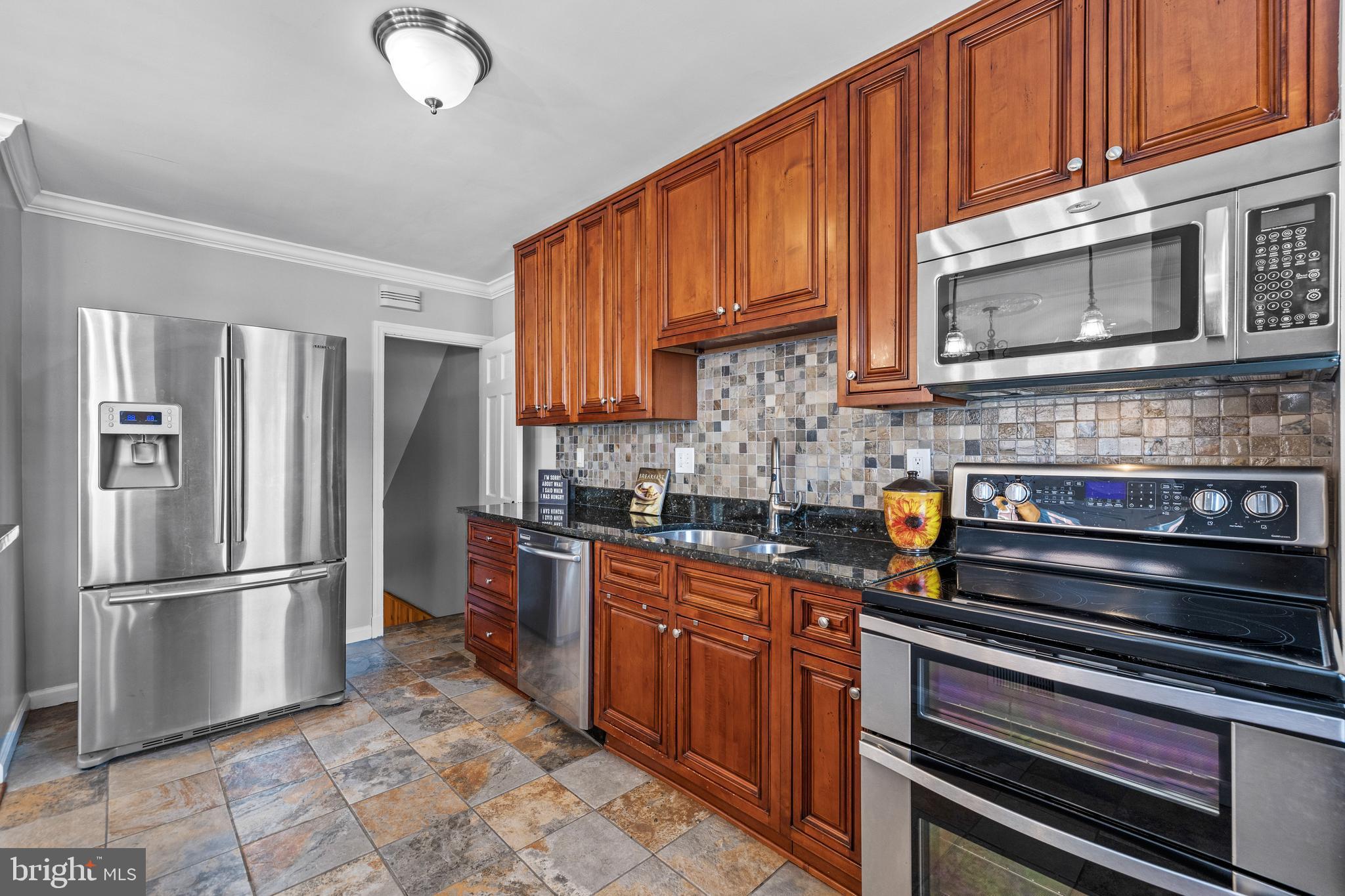 1507 Upshire Road Baltimore, MD 21218 - Photo 13 of 31 double electric ovan