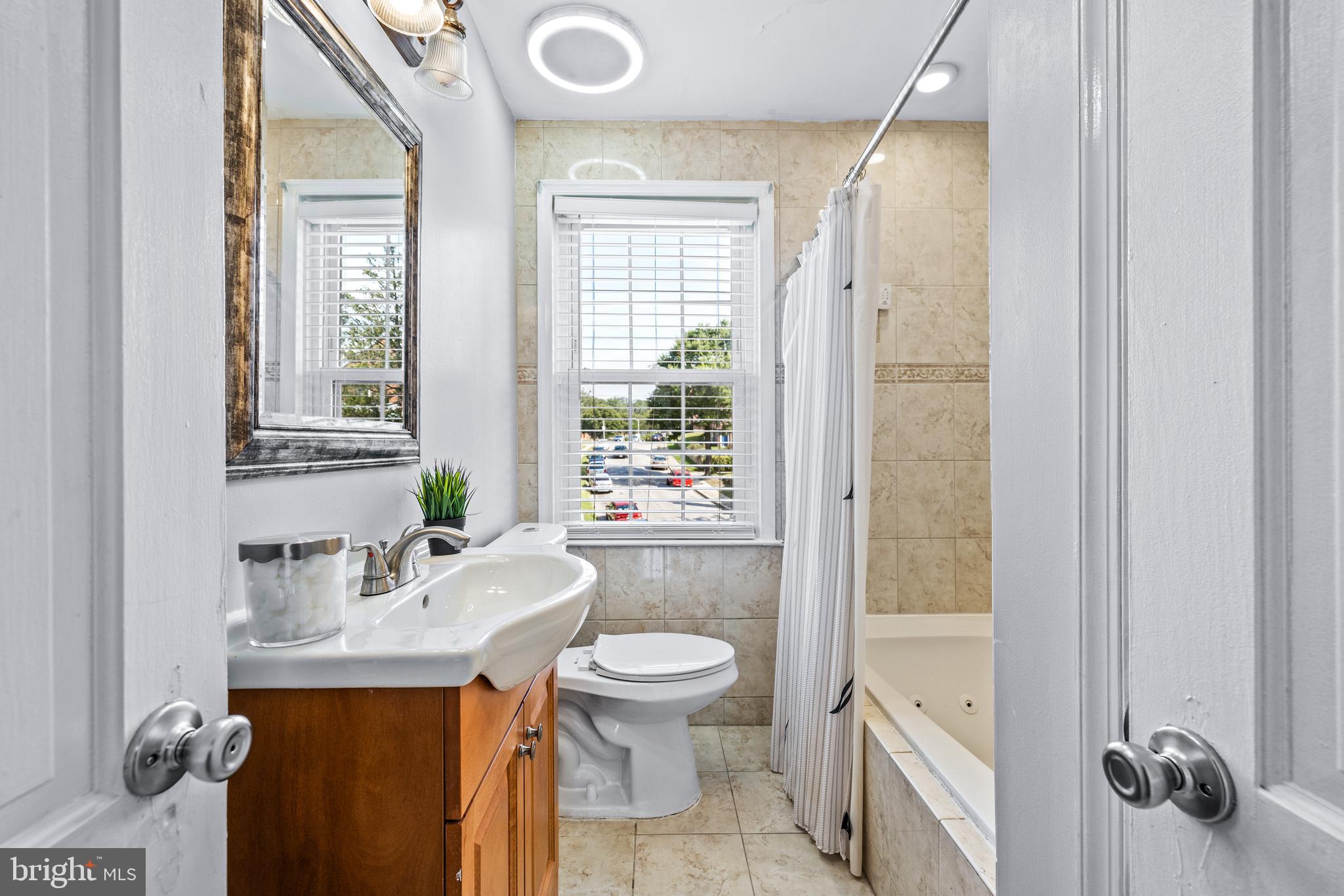 1507 Upshire Road Baltimore, MD 21218 - Photo 21 of 31 upper full bath