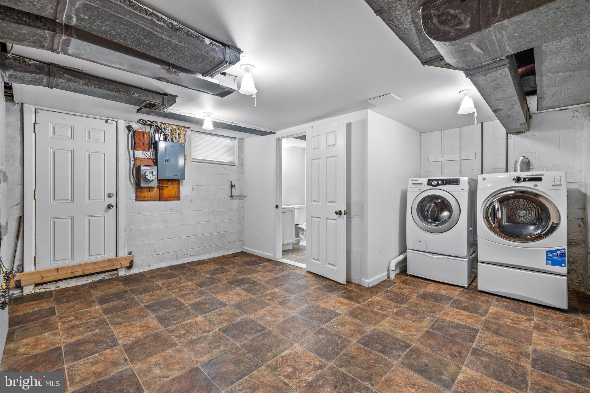1507 Upshire Road Baltimore, MD 21218 - Photo 25 of 31 LL washer & dryer