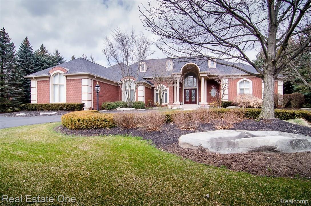 3717 Walnut Brook Drive Rochester, MI 48309 - Photo 1 of 36 20180411_142120.jpg