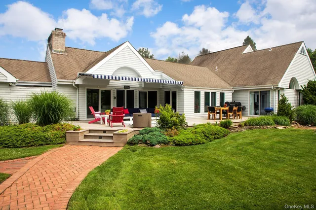 a view of outdoor space yard deck and patio
