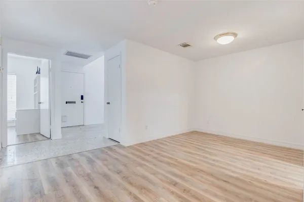 $2,300 | 10720 Briar Forest Drive, Unit 32, Houston, TX 77042