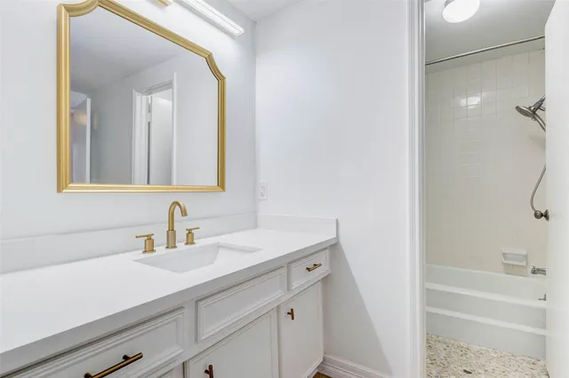 $2,500 | 10720 Briar Forest Drive, Unit 32, Houston, TX 77042