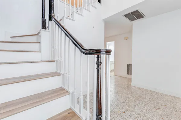$2,300 | 10720 Briar Forest Drive, Unit 32, Houston, TX 77042