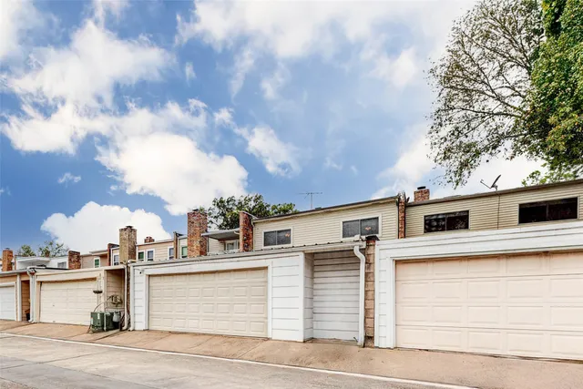 $2,500 | 10720 Briar Forest Drive, Unit 32, Houston, TX 77042