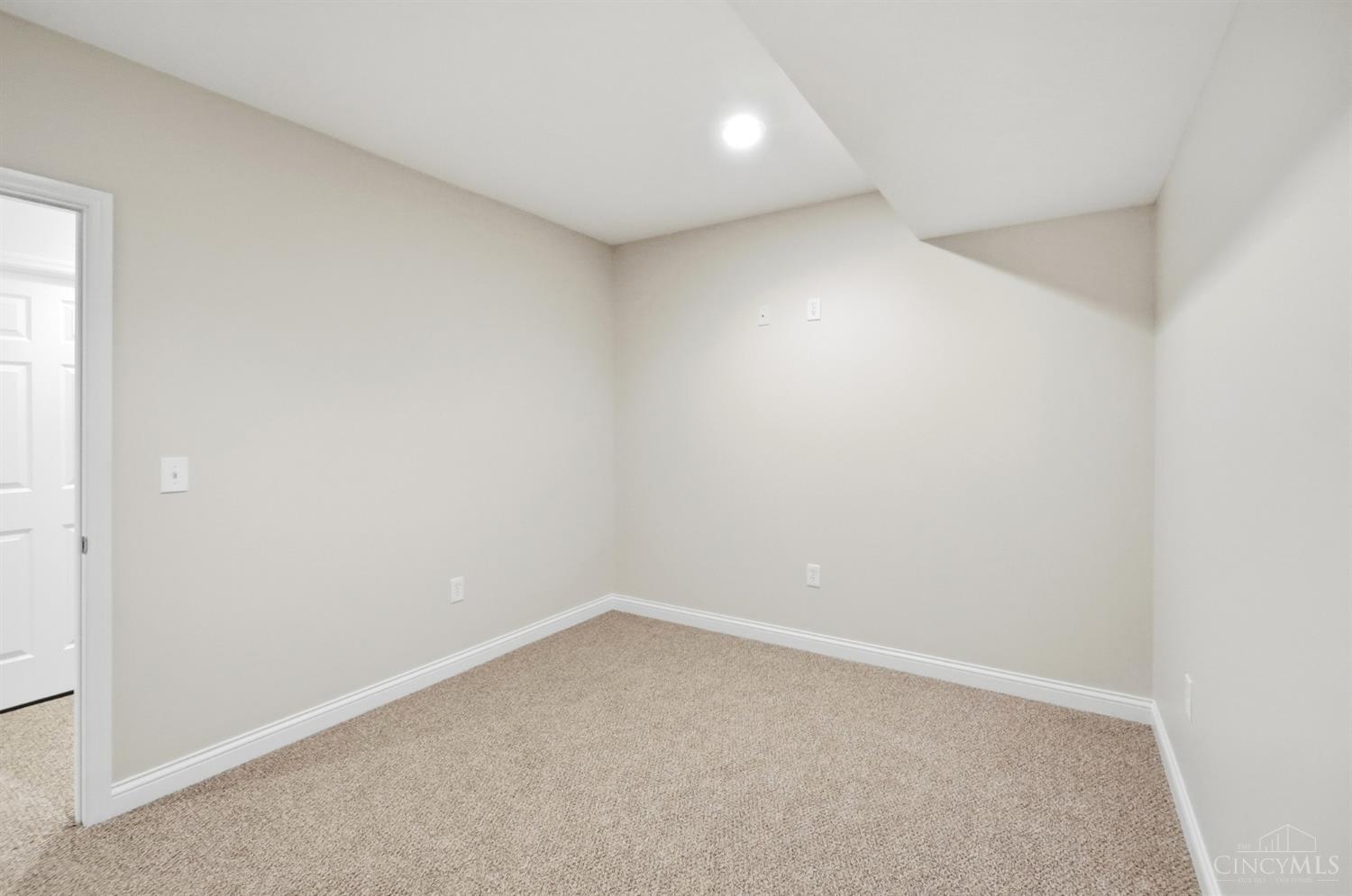 655 Hyacinth Road Cincinnati, OH 45245 - Photo 58 of 79 Gallery Image 58