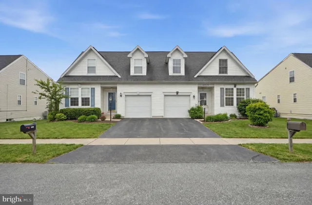 a view of a back yard of the house