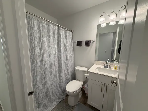 $2,995 | 235 Regency Court, Unit C, Wauconda, IL 60084