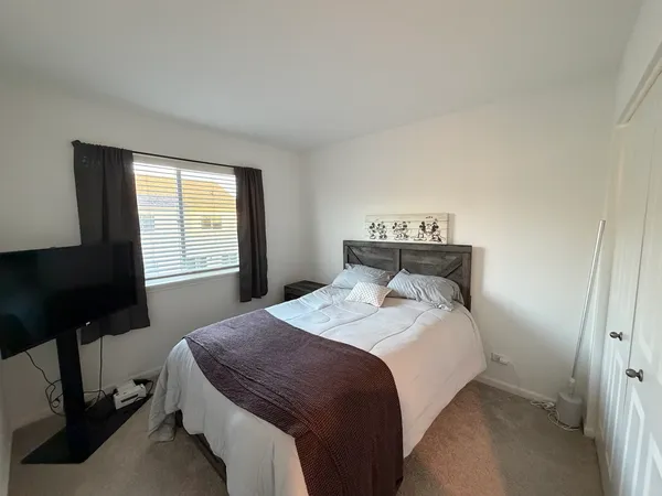 $2,995 | 235 Regency Court, Unit C, Wauconda, IL 60084