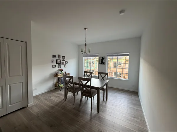 $2,995 | 235 Regency Court, Unit C, Wauconda, IL 60084