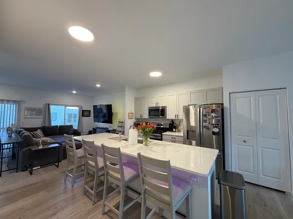 $2,995 | 235 Regency Court, Unit C, Wauconda, IL 60084