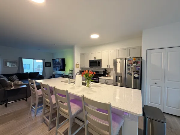 $2,995 | 235 Regency Court, Unit C, Wauconda, IL 60084