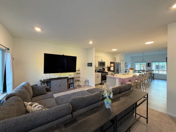 $2,995 | 235 Regency Court, Unit C, Wauconda, IL 60084