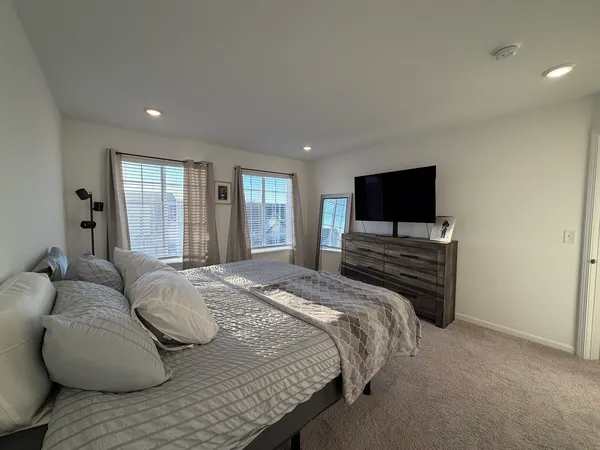 $2,995 | 235 Regency Court, Unit C, Wauconda, IL 60084