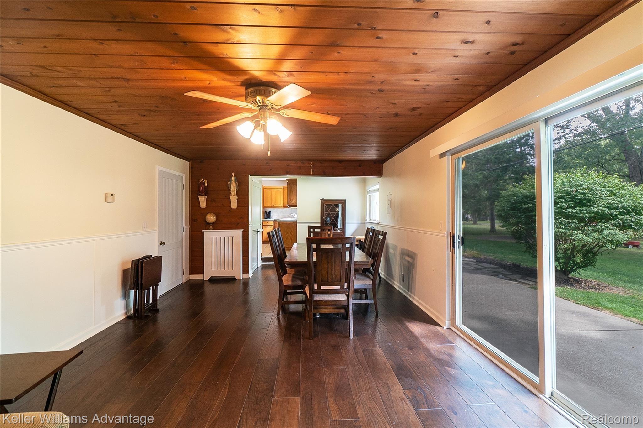 4077 West Ray Road Grand Blanc, MI 48439 - Photo 3 of 41 RayRd_4077_Familyroom 3.jpg