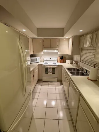 $4,500 | 147 Deer Creek Boulevard, Unit 402, Deerfield Beach, FL 33442