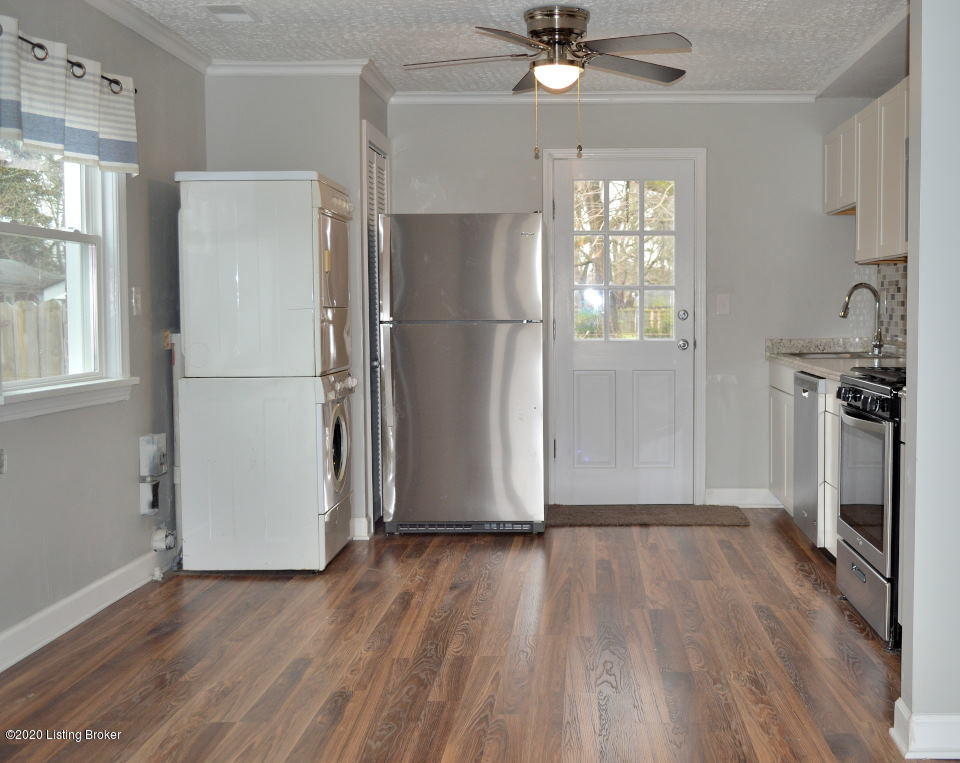 4506 Dover Road Louisville, KY 40216 - Photo 7 of 16 4506 Dover_Kitchen2