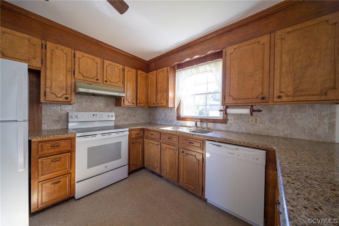 501 Country Club Road Keysville, VA 23947 - Photo 4 of 14 a kitchen with stainless steel appliances granite countertop a sink stove and refrigerator