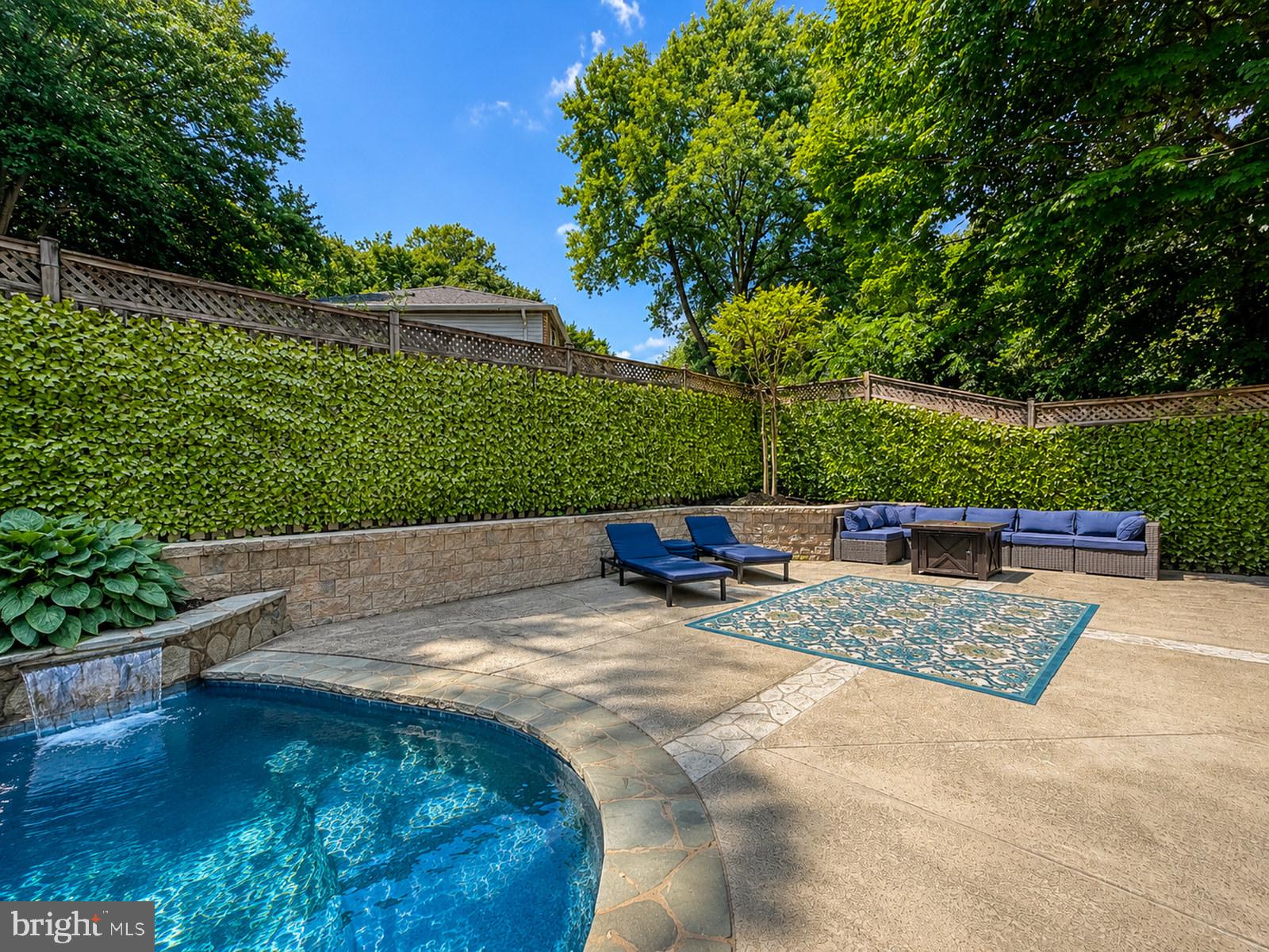 7809 Roundabout Springfield, VA 22153 - Photo 8 of 8 Plenty of room to lounge, gather & stay awhile