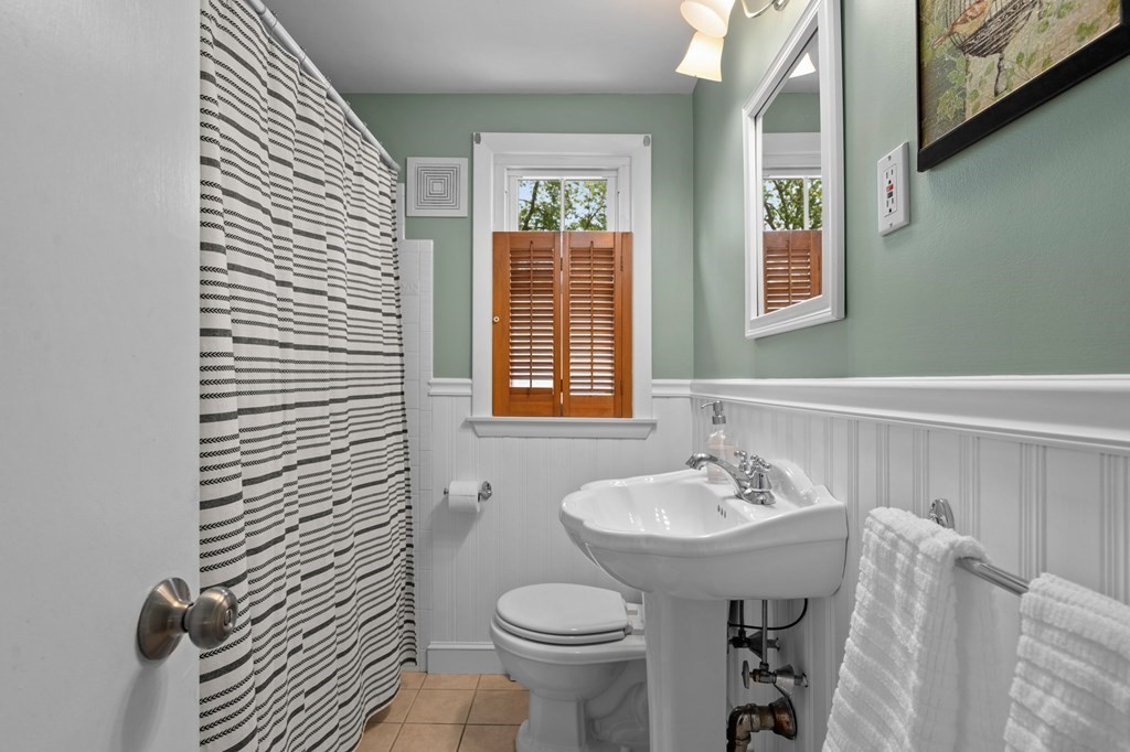 13 Station Road Salem, MA 01970 - Photo 6 of 37