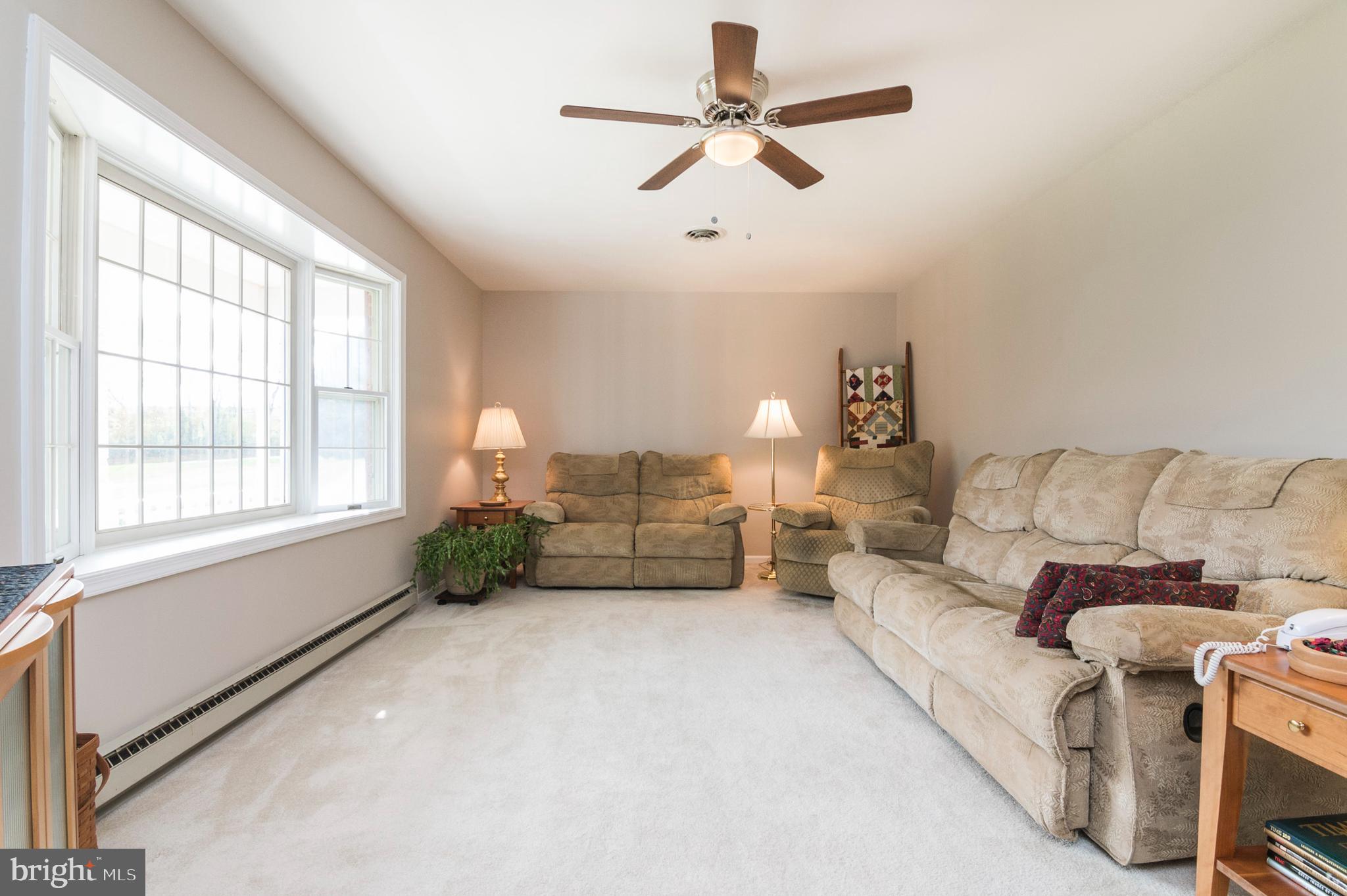 29020 Ridge Road Mount Airy, MD 21771 - Photo 4 of 36 Living Room