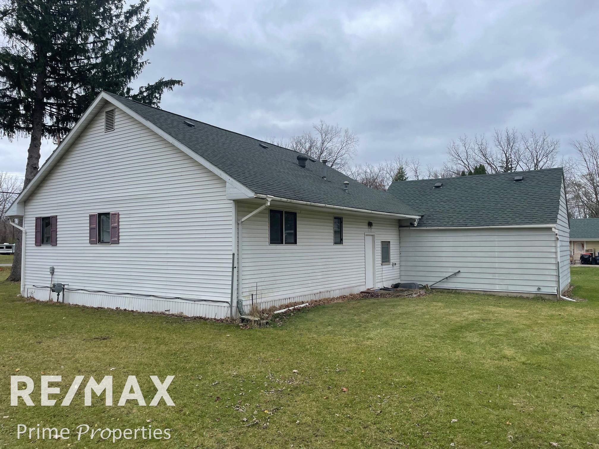 3751 Mack Road Saginaw, MI 48601 - Photo 10 of 13 50161816-78ac412d-e6f1-480a-a382-bc787c4b596d.JPG