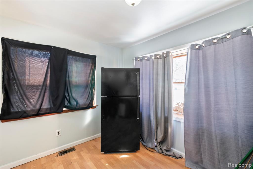 7739 Rosedale Boulevard Allen Park, MI 48101 - Photo 13 of 28