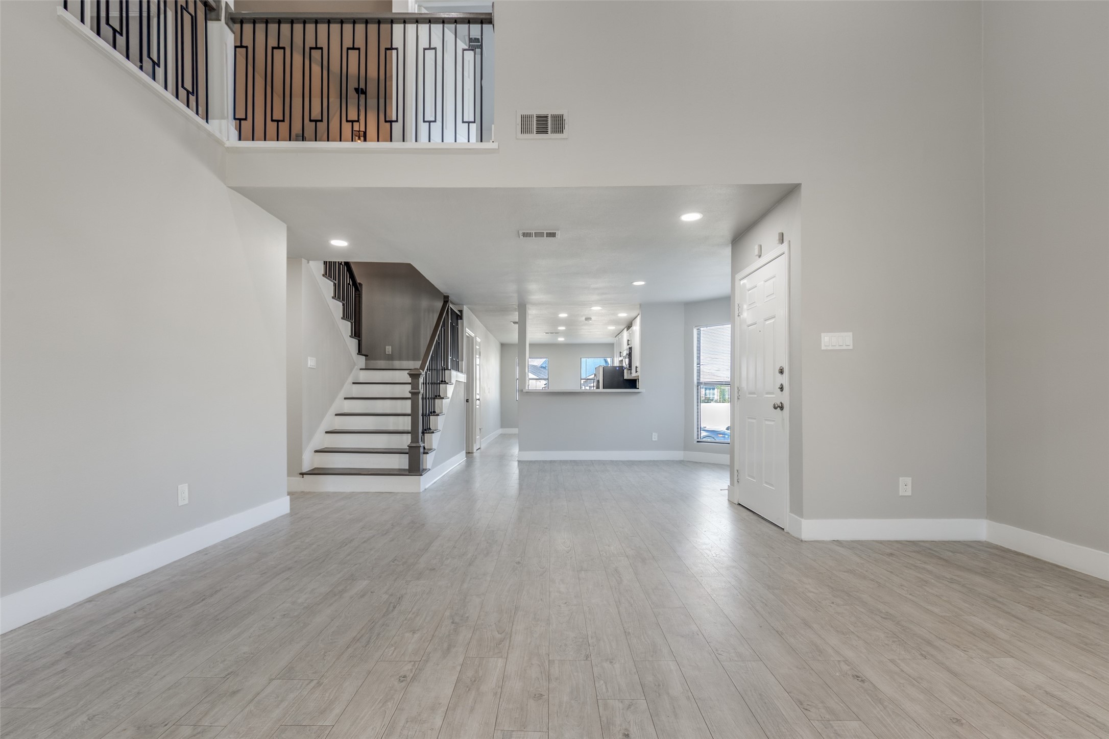 3427 Benfield Drive Houston, TX 77082 - Photo 4 of 21 Entryway / Living Room