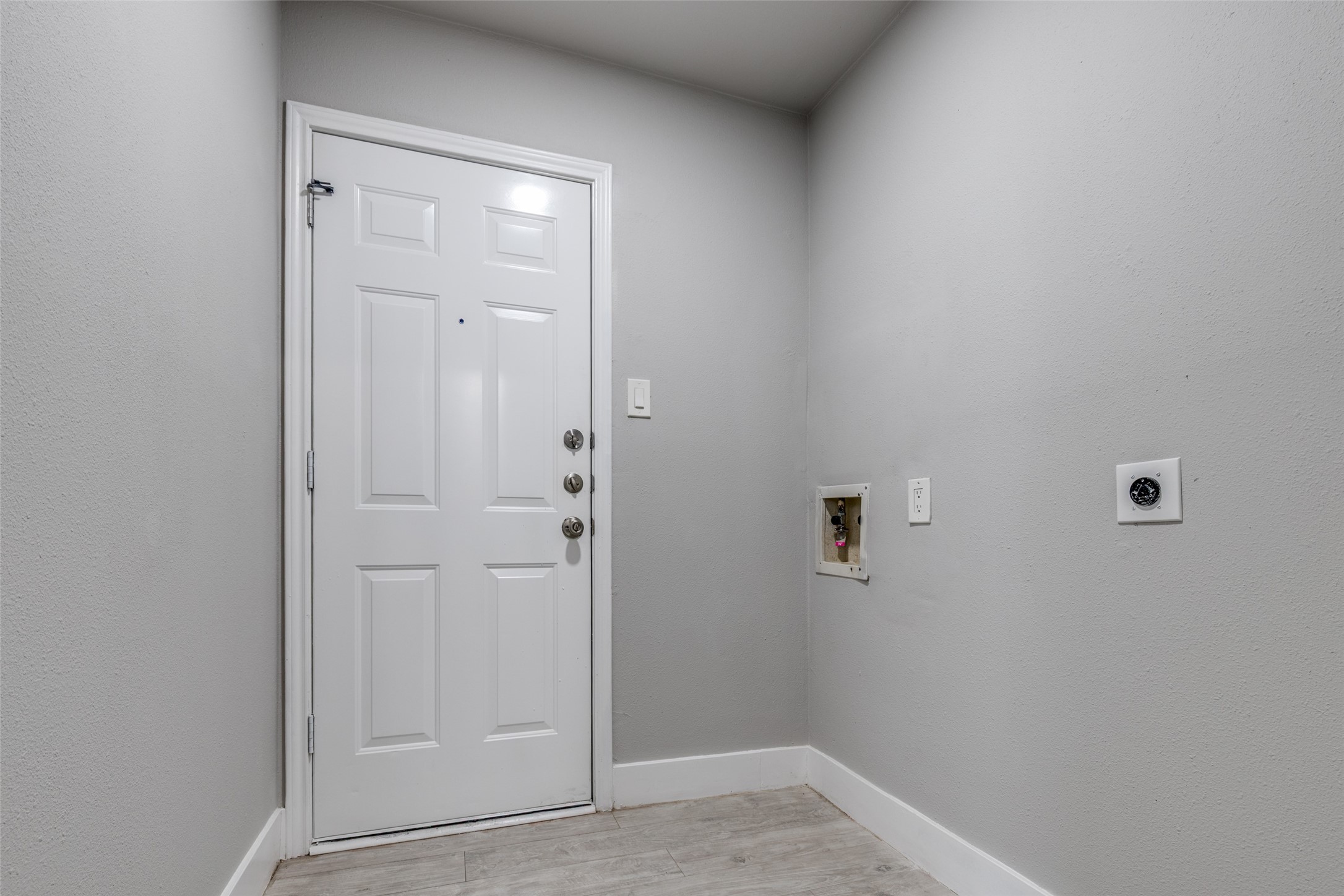 3427 Benfield Drive Houston, TX 77082 - Photo 9 of 21 Laundry Room / Garage Entrance