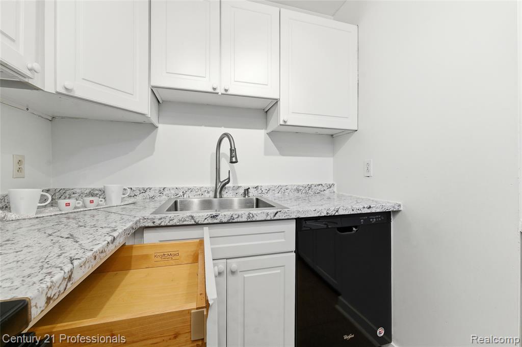 2375 Walton Boulevard, Unit 8 Rochester, MI 48309 - Photo 8 of 17
