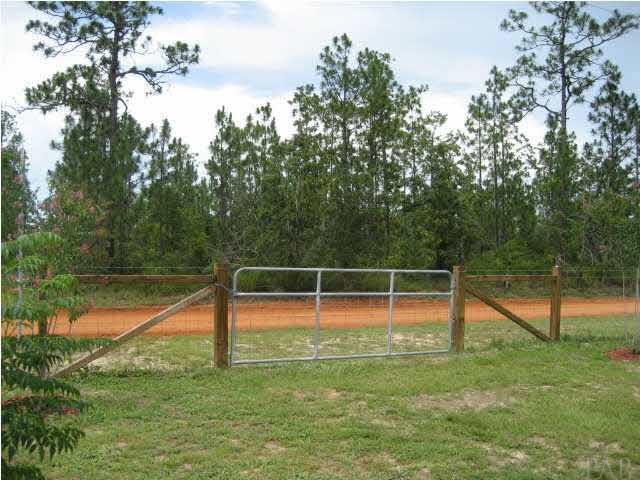 6990 Timber Crest Road Milton, FL 32583 - Photo 12 of 16 Side Gate