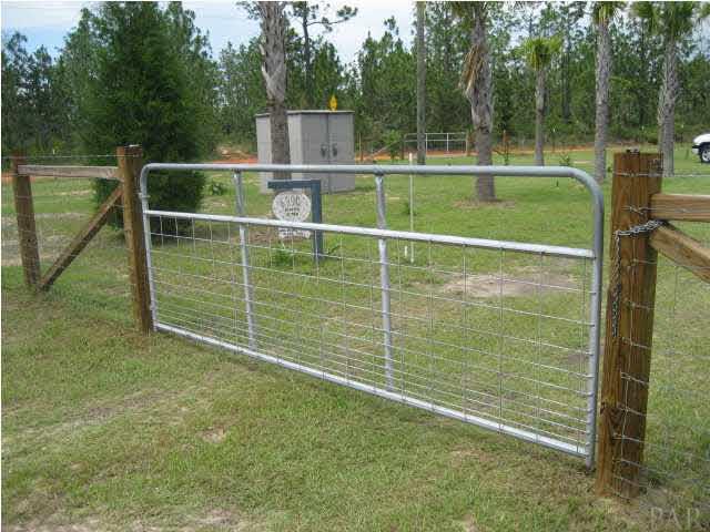 6990 Timber Crest Road Milton, FL 32583 - Photo 13 of 16 Front Gate
