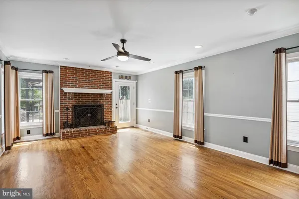 $3,300 | 208 Wilson Avenue Northwest, Leesburg, VA 20176