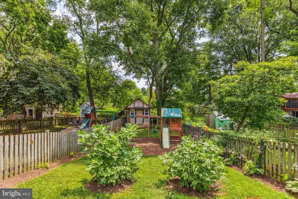 $3,300 | 208 Wilson Avenue Northwest, Leesburg, VA 20176