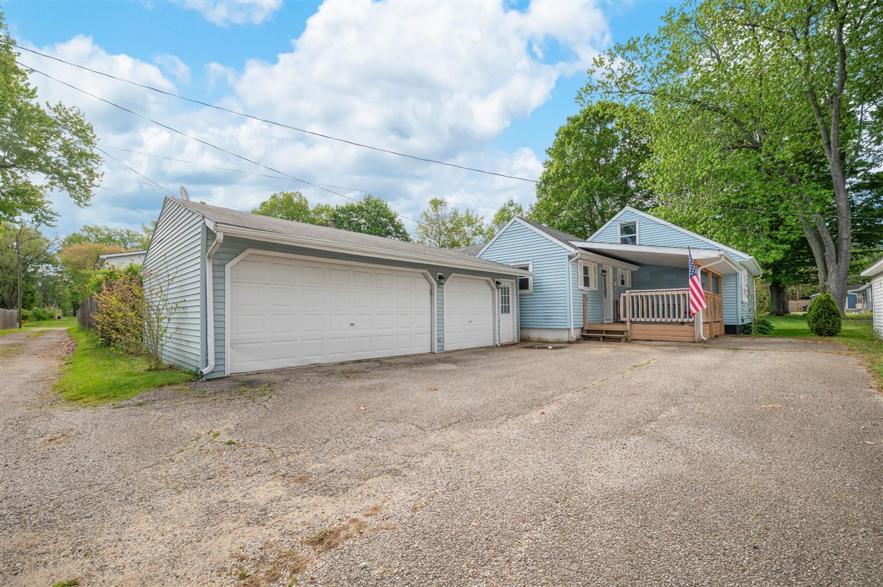 708 Roe Street Buchanan, MI 49107 - Photo 11 of 16