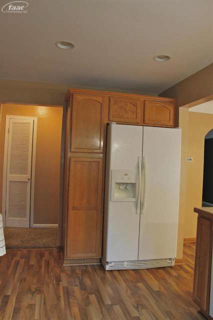 6114 East Potter Road Burton, MI 48509 - Photo 7 of 29 20416767-6.JPG