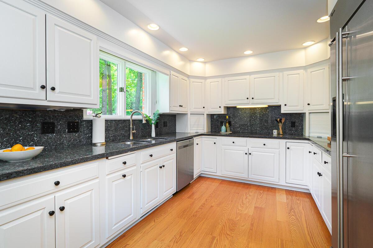 2100 Sheringham Road Columbus, OH 43220 - Photo 9 of 63 2100 Sheringham Rd-26
