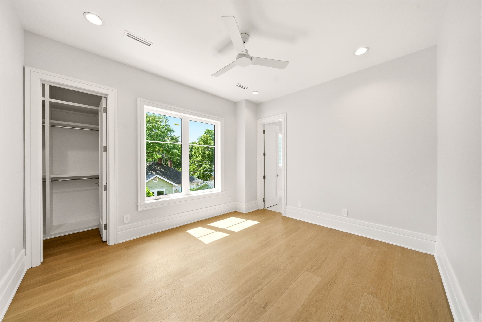 1023 Euclid Street Houston, TX 77009 - Photo 29 of 50 All bedrooms offer walk-in closets with built-in dressers and ensuite bathrooms.
