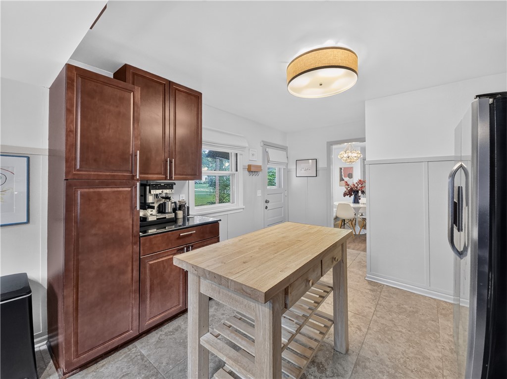 215 Belmeade Road Irondequoit, NY 14617 - Photo 15 of 46 Kitchen